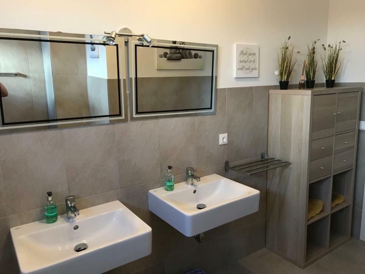 Kmheim, Cozy 103M2 Apartment, With 3 Bedroom And Covered Free Parking Place, Close To City Center Graz Eksteriør billede